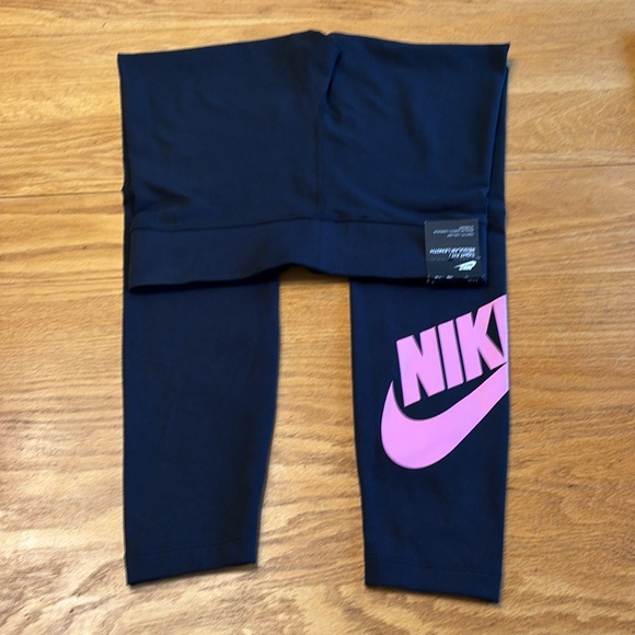 Nike Women’s Tights NWOT - Picture 3 of 8